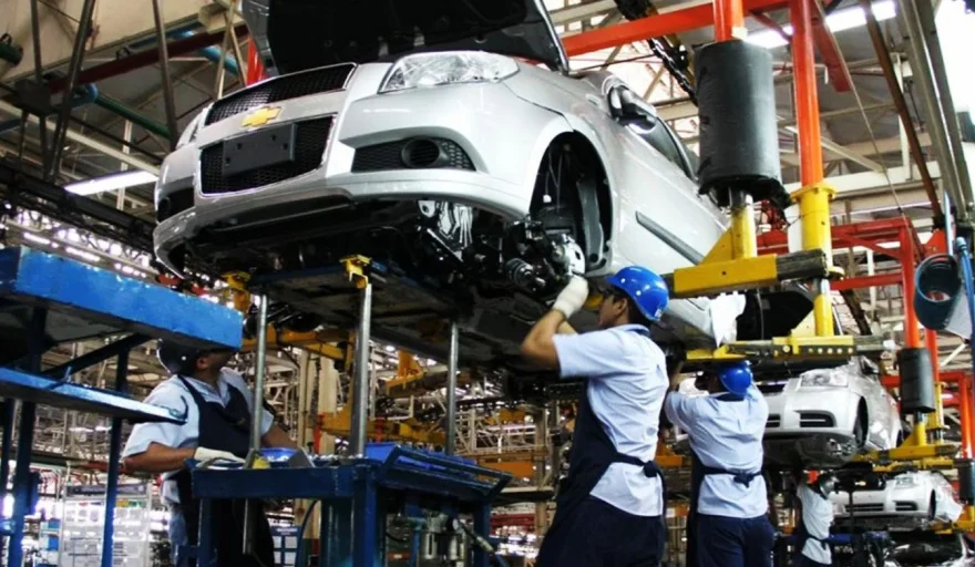 2026-10-28 UDESA - Fábrica de autos