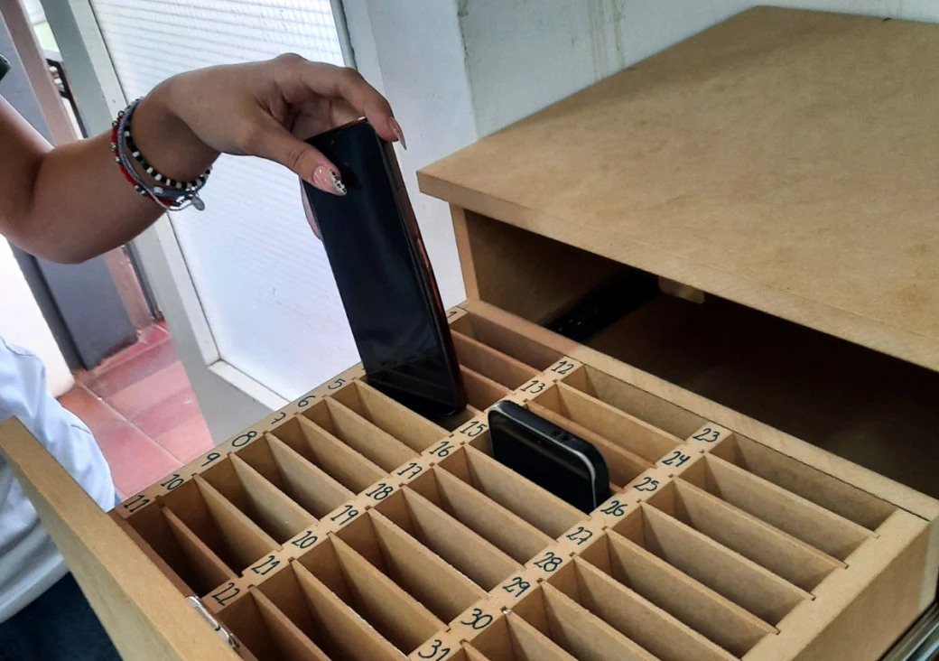 UNCUYO - Celulares guardados